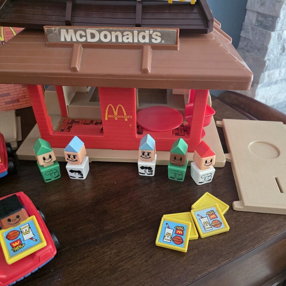 Vintage 1974 Playskool McDonalds Restaurant Familiar Places Play set Train Track - Picture 6 of 14